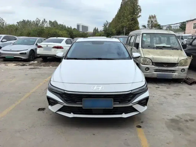 Hyundai Elantra — Фото автомобиля 2