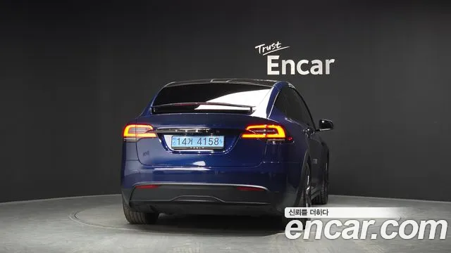 Tesla Model X — Фото автомобиля 4