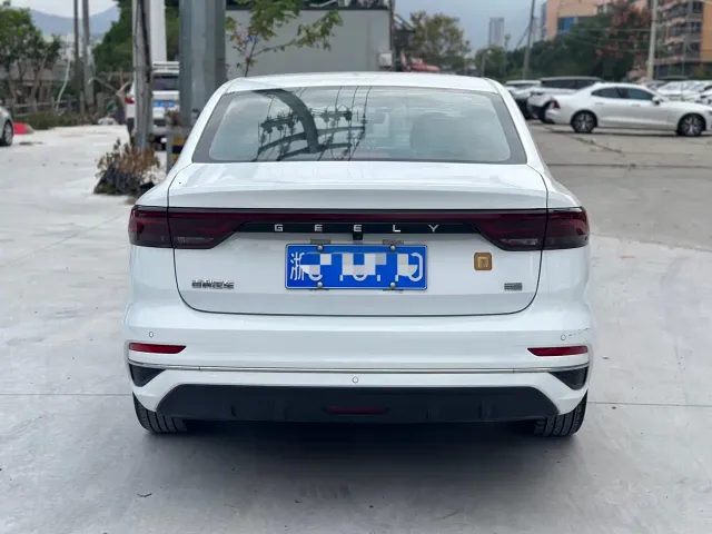Geely Emgrand — Фото автомобиля 5