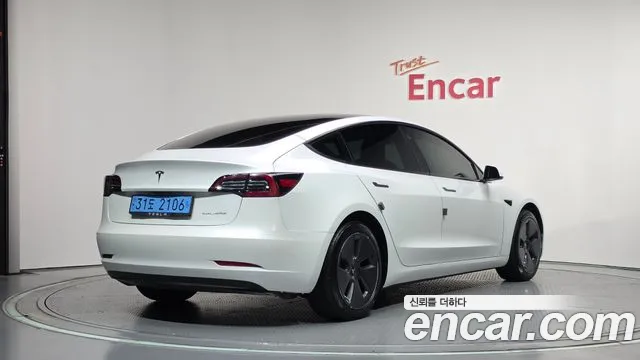 Tesla Model 3 — Фото автомобиля 2
