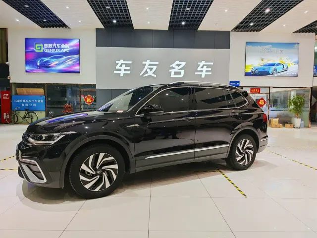Volkswagen Tiguan L — Фото автомобиля 2