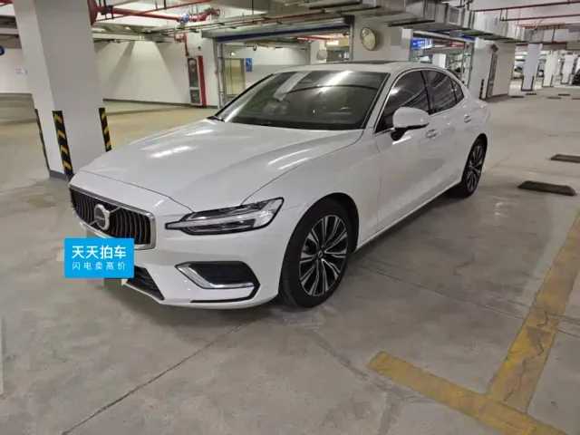 Фотография автомобиля — Volvo S60