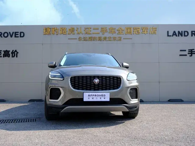 Jaguar E-PACE — Фото автомобиля 2