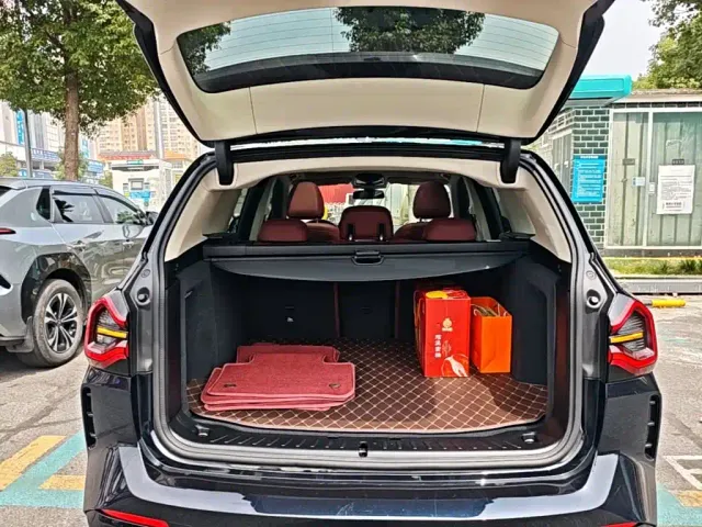 BMW iX3 — Фото автомобиля 18
