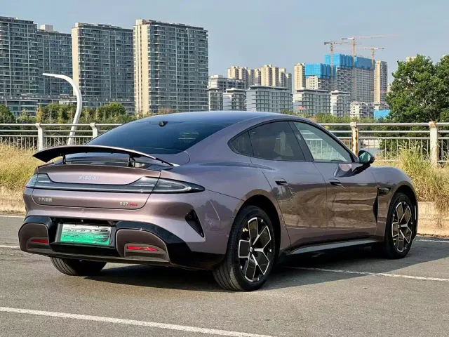 Xiaomi SU7 — Фото автомобиля 9
