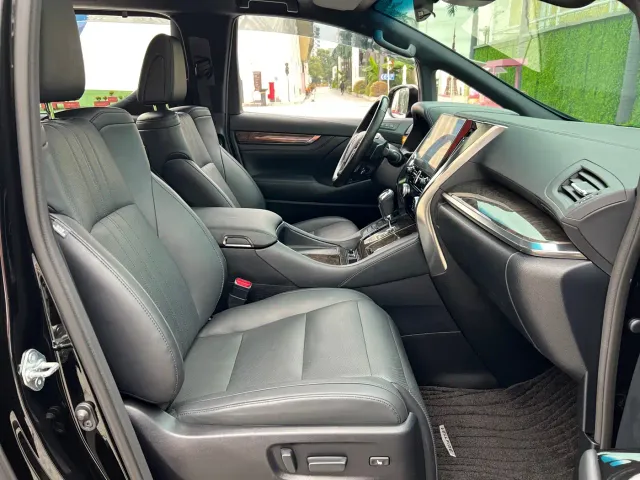 Toyota Vellfire — Фото автомобиля 12