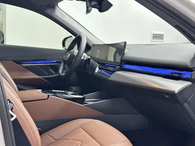 BMW 5 Series — Фото автомобиля 15