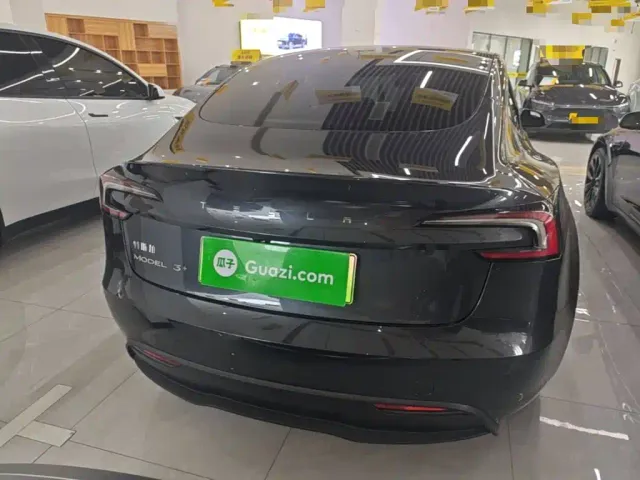 Tesla Model 3 — Фото автомобиля 5