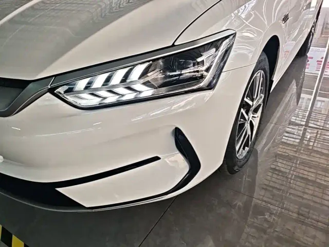 BYD Qin PLUS — Фото автомобиля 23