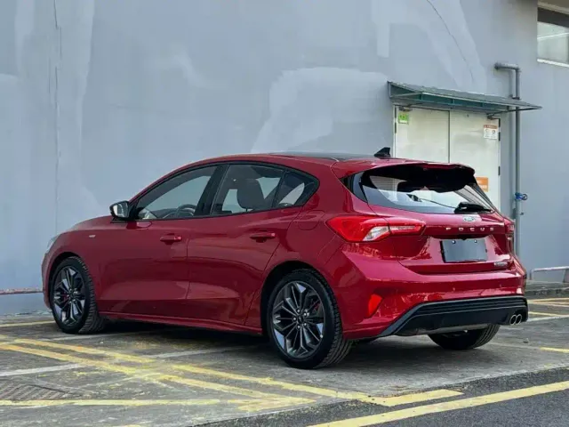 Ford Focus — Фото автомобиля 4