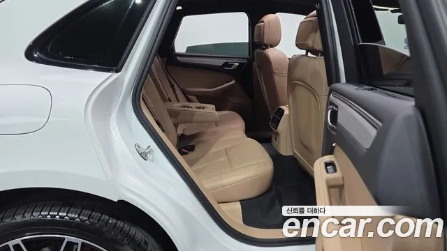 Porsche Macan — Фото автомобиля 11