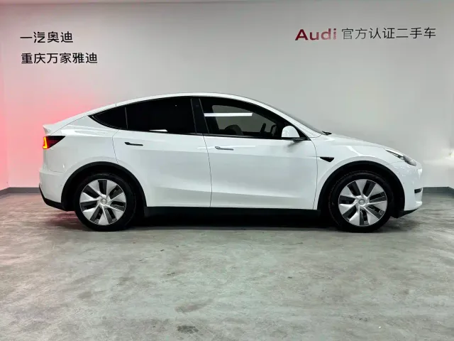 Tesla Model Y — Фото автомобиля 5