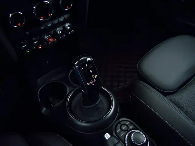 MINI Hatch — Фото автомобиля 11