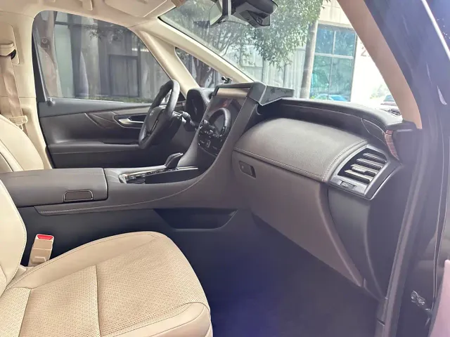 Toyota Alphard — Фото автомобиля 12