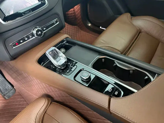 Volvo XC90 — Фото автомобиля 7
