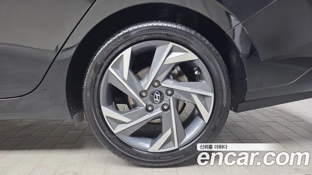 Hyundai AVANTE Новый Avante (CN7) — Фото автомобиля 21
