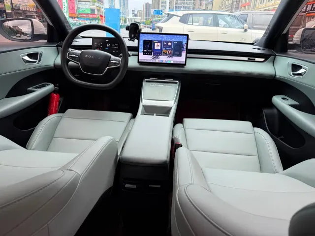 Roewe D6 — Фото автомобиля 9