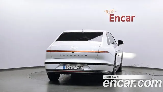Hyundai Grandeur Grandeur (GN7) 2.5 Бензин 2WD — Фото автомобиля 4
