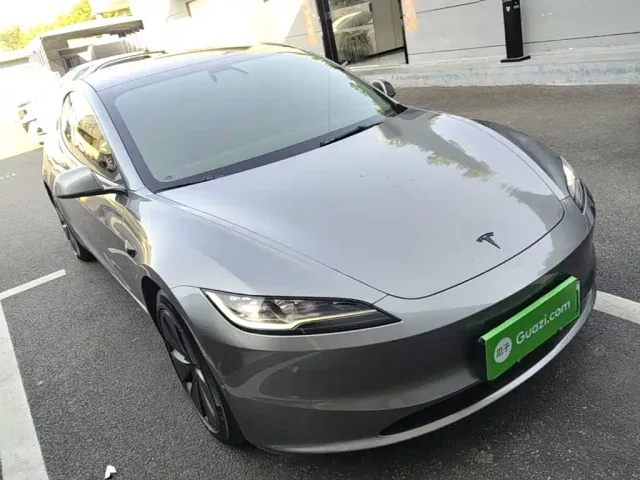 Tesla Model 3 — Фото автомобиля 3