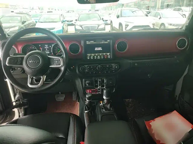 Jeep Wrangler — Фото автомобиля 9