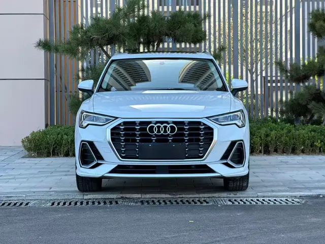 Фотография автомобиля — Audi Q3
