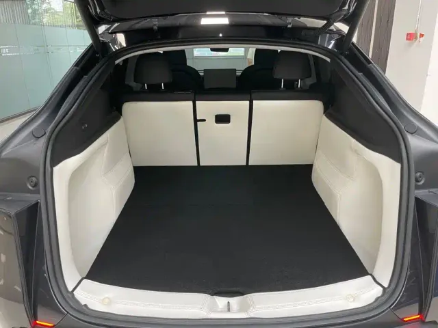 Tesla Model Y — Фото автомобиля 27