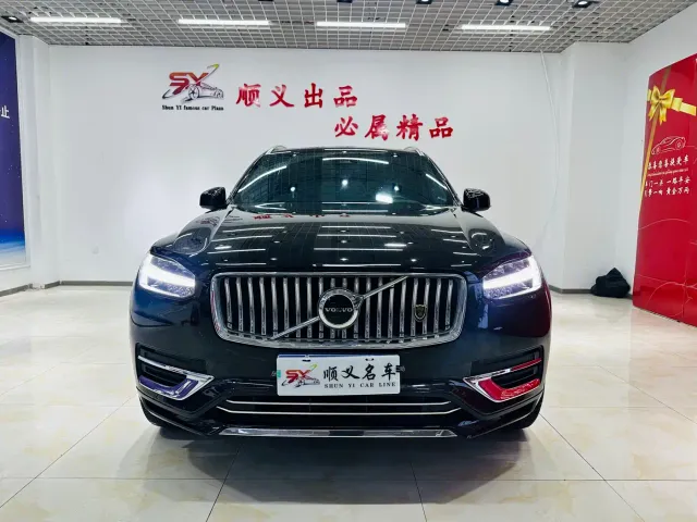 Volvo XC90 — Фото автомобиля 2