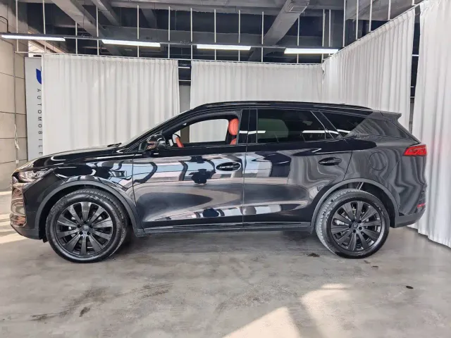 BYD Tang — Фото автомобиля 15