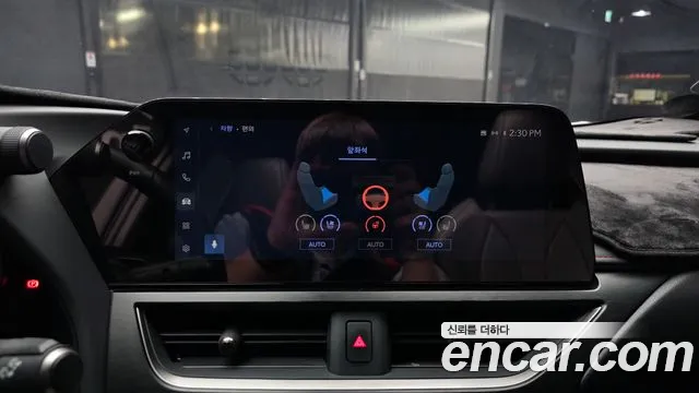 Lexus UX — Фото автомобиля 16