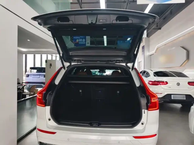 Volvo XC60 — Фото автомобиля 18
