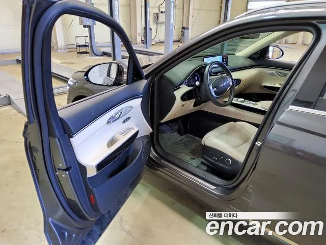 Genesis GV70 — Фото автомобиля 11