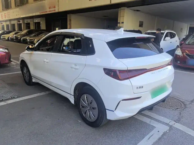 BYD e2 — Фото автомобиля 4