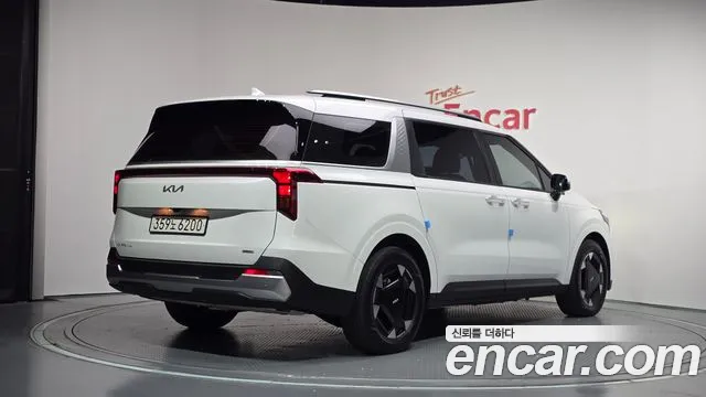 Kia Carnival — Фото автомобиля 2