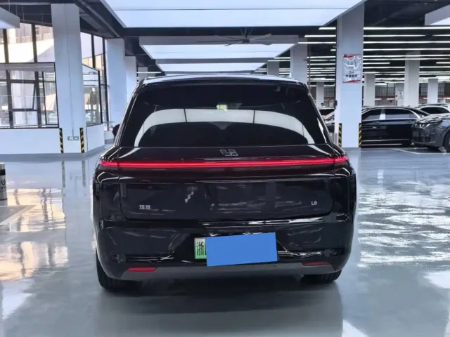 Li Auto L8 — Фото автомобиля 4