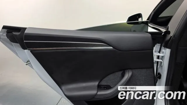 Tesla Model S — Фото автомобиля 25