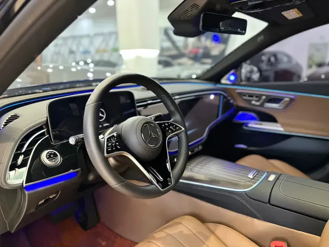 Mercedes-Benz E-Class — Фото автомобиля 4
