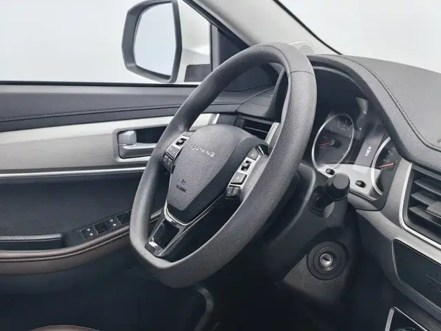 Forthing T5 — Фото автомобиля 22
