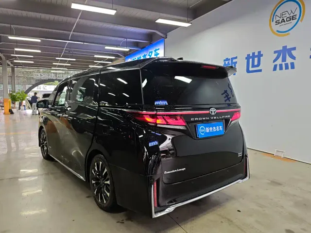 Toyota Vellfire — Фото автомобиля 10