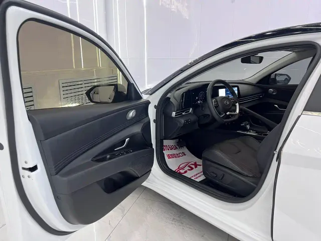 Hyundai Elantra — Фото автомобиля 7
