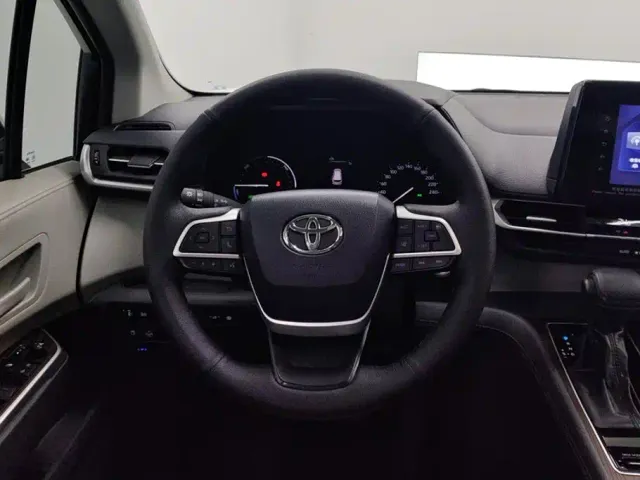 Toyota Sienna — Фото автомобиля 15
