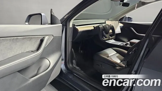 Tesla Model Y — Фото автомобиля 15
