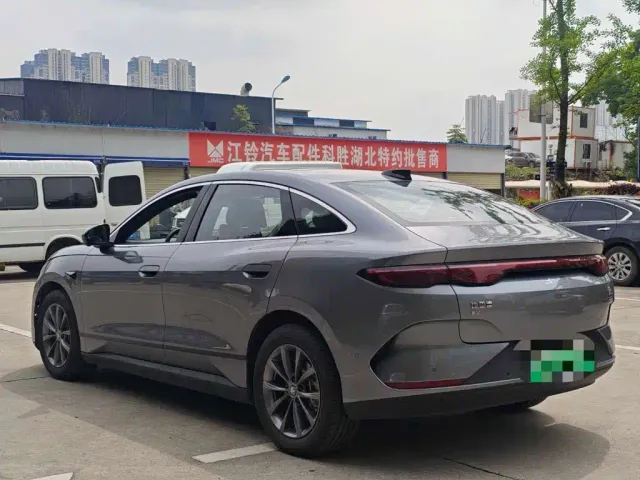 BYD Qin L — Фото автомобиля 14