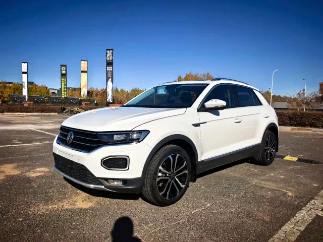 Фотография автомобиля — Volkswagen T-Roc