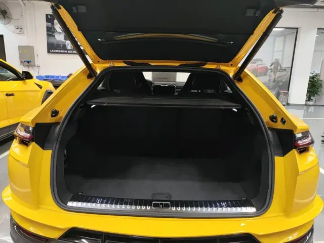 Lamborghini Urus — Фото автомобиля 13