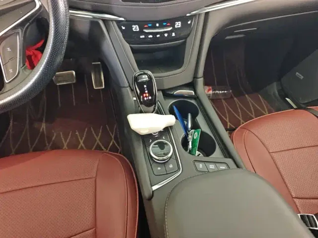 Cadillac Cadillac XT5 2022 2.0T 2WD Luxury — Фото автомобиля 13