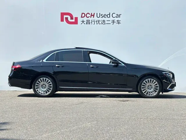 Mercedes-Benz E-Class — Фото автомобиля 3