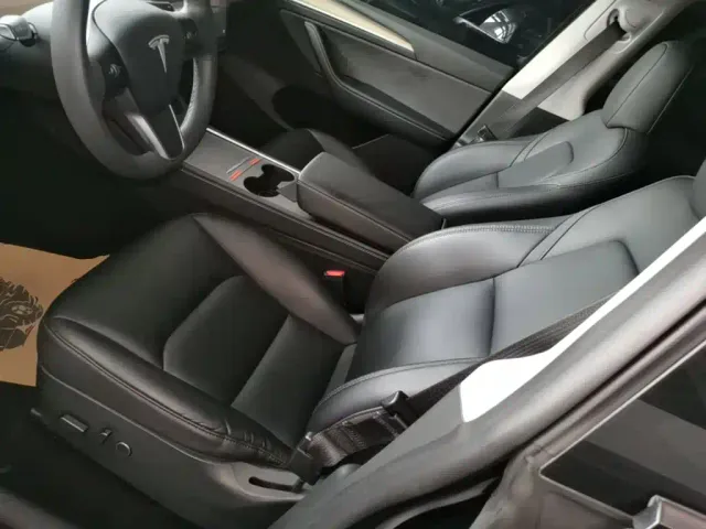 Tesla Model Y — Фото автомобиля 14