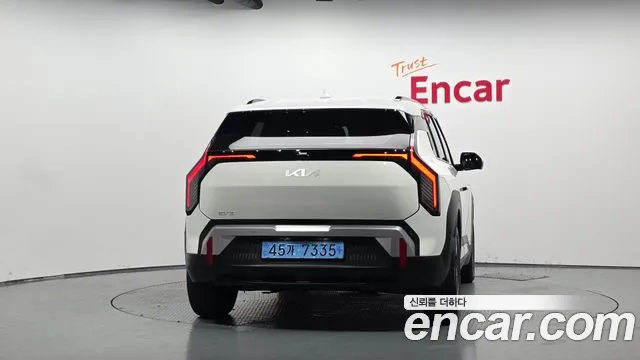 Kia EV3 — Фото автомобиля 4