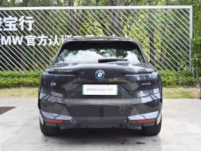 BMW iX — Фото автомобиля 4