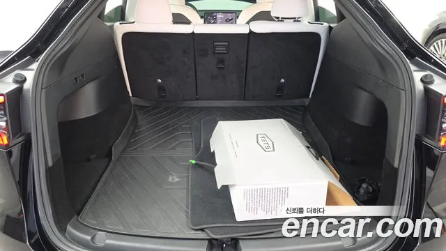 Tesla Model Y — Фото автомобиля 20